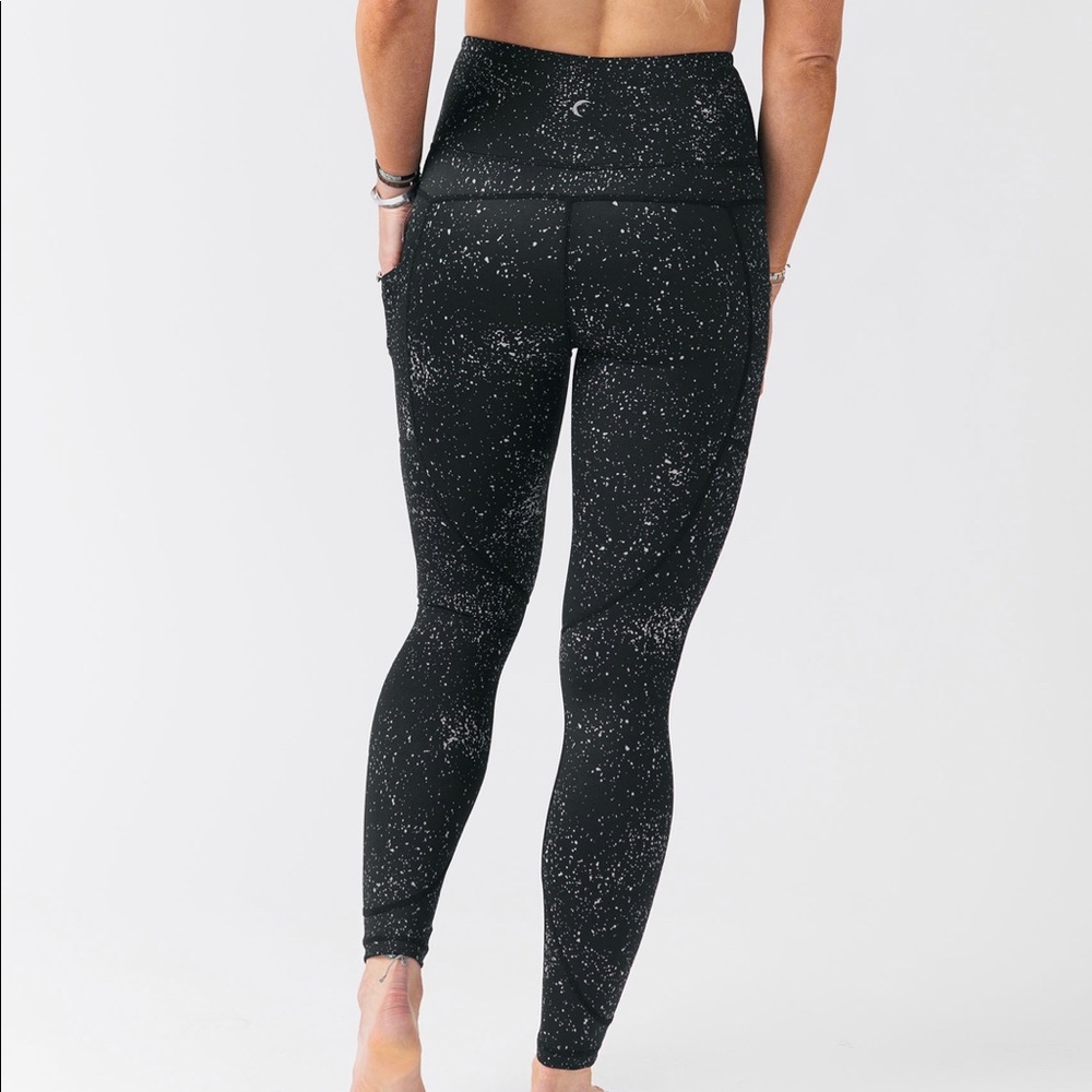 ZYIA Black Reflective Pocket Light n Tight NWT